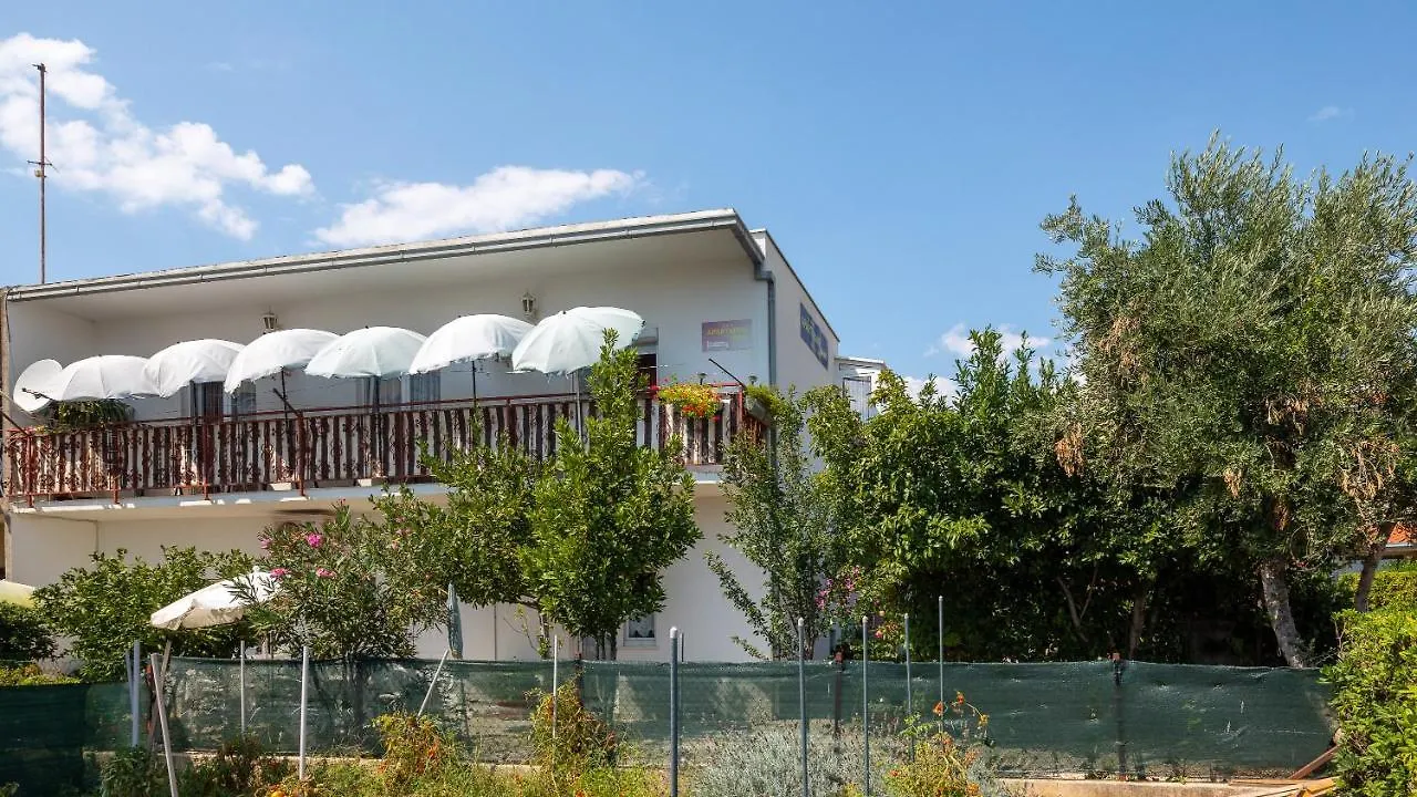 Apartamento A1 - Apt Near Beach With Patio Parking And Grill Split