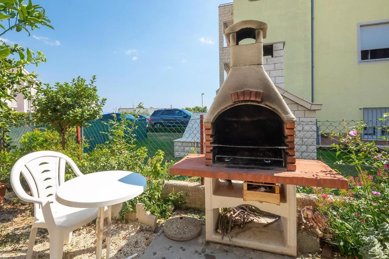 Apartment A1 - Apt Near Beach With Patio Parking And Grill Split Croatia