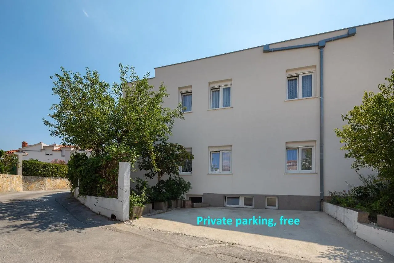 A1 - Apt Near Beach With Patio Parking And Grill Split 0*,