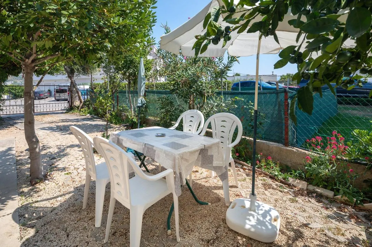 A1 - Apt Near Beach With Patio Parking And Grill Split Croatia