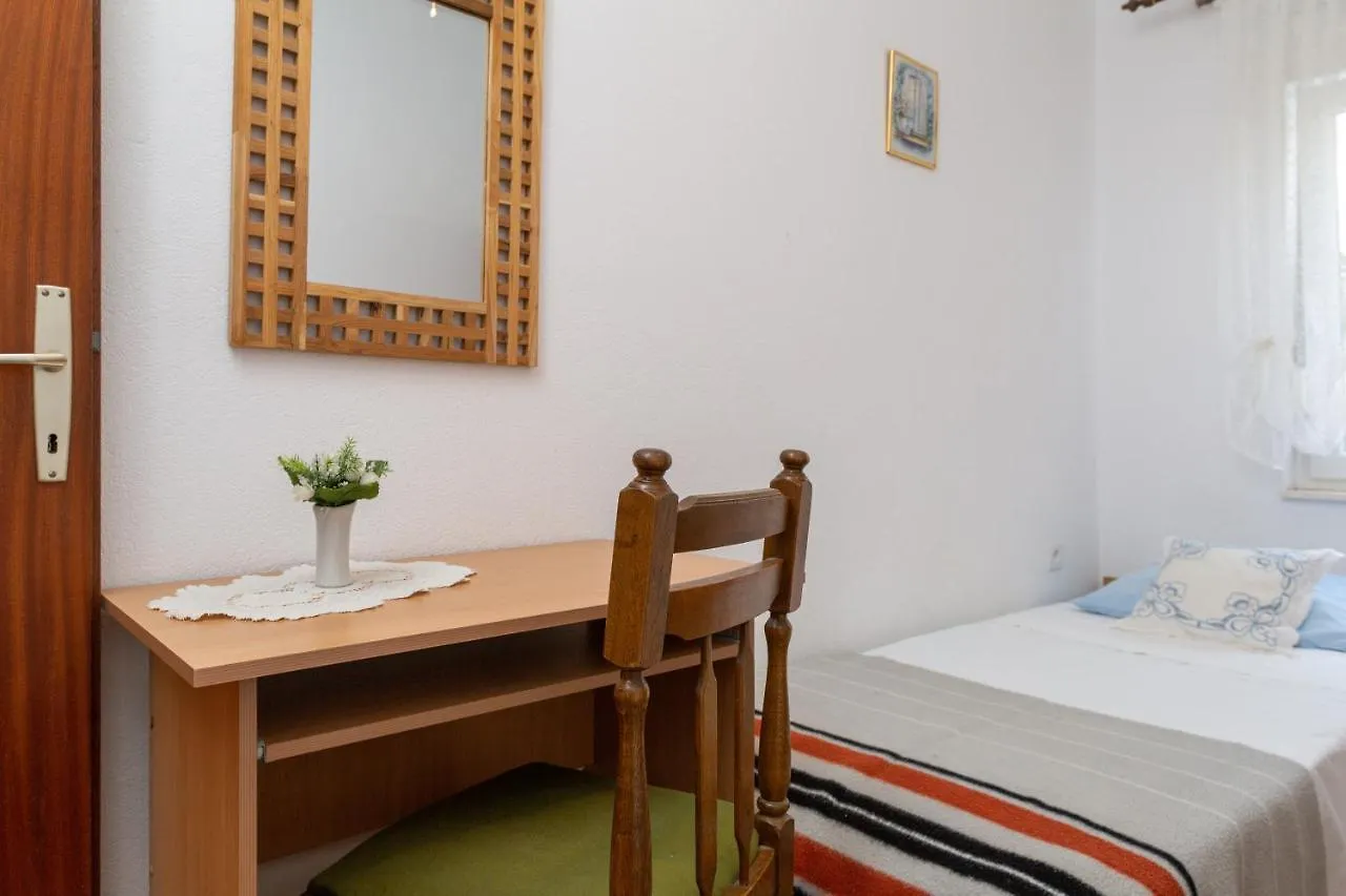 Apartment A1 - Apt Near Beach With Patio Parking And Grill Split