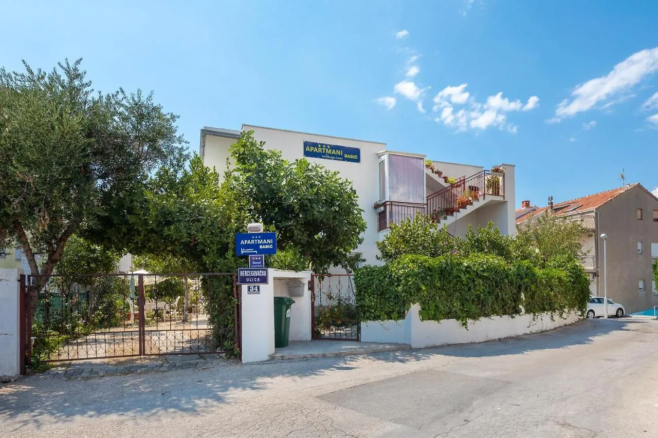 A1 - Apt Near Beach With Patio Parking And Grill Split Apartment