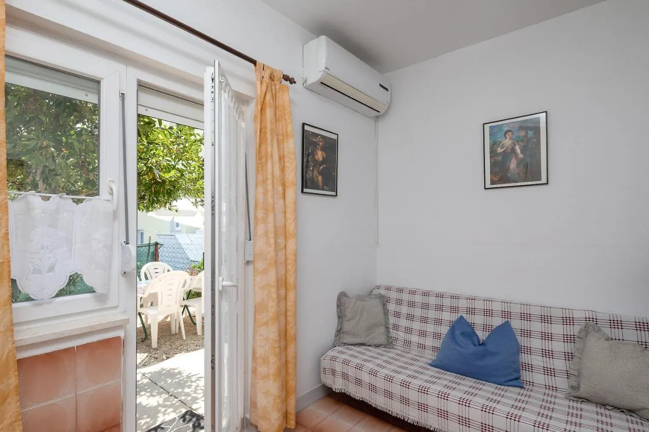 A1 - Apt Near Beach With Patio Parking And Grill Split